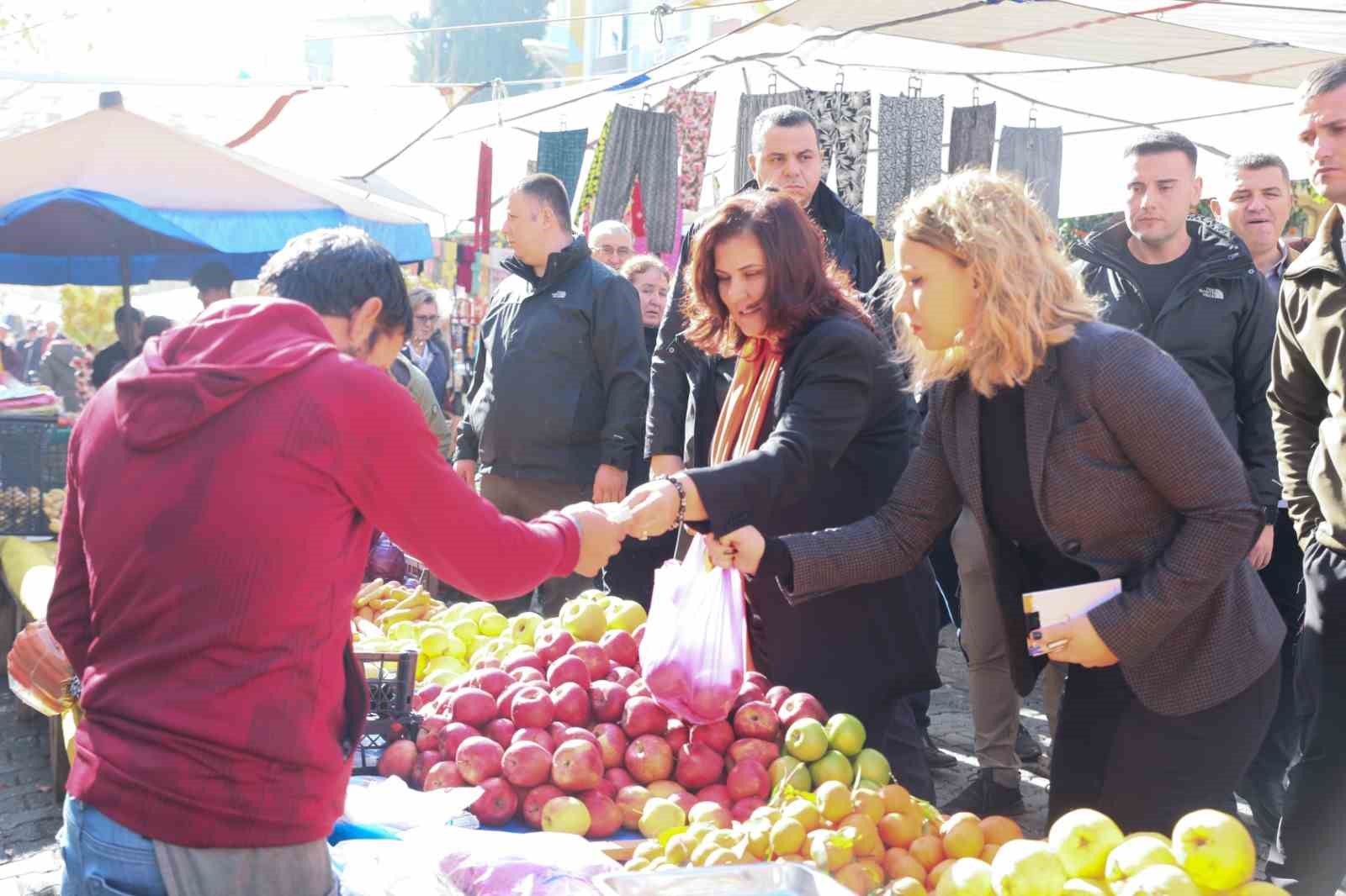 Başkan Çerçioğlu Çarşamba Pazarı’nda vatandaşlarla buluştu
