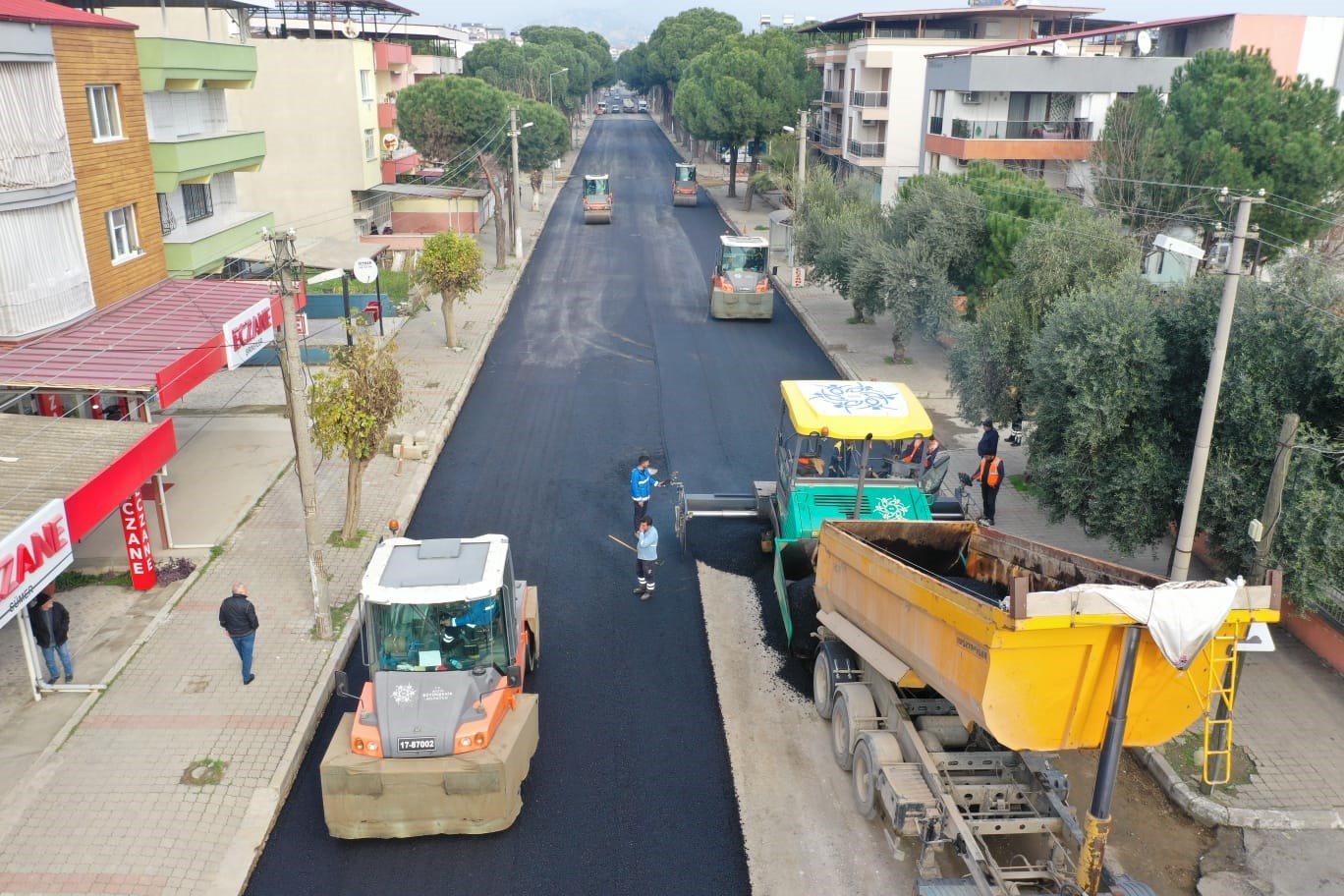 Aydın Büyükşehir Belediyesi’nden 21 noktada yol çalışması