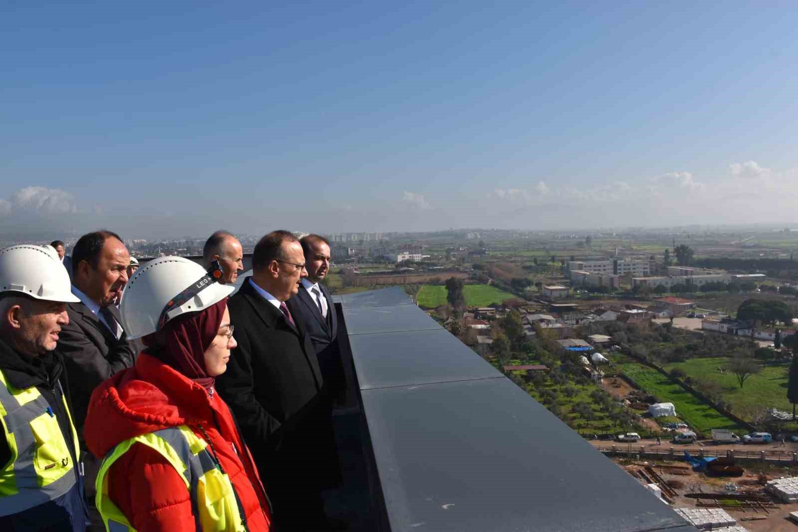 Vali Canbolat, Aydın Şehir Hastanesi’nde incelemelerde bulundu
