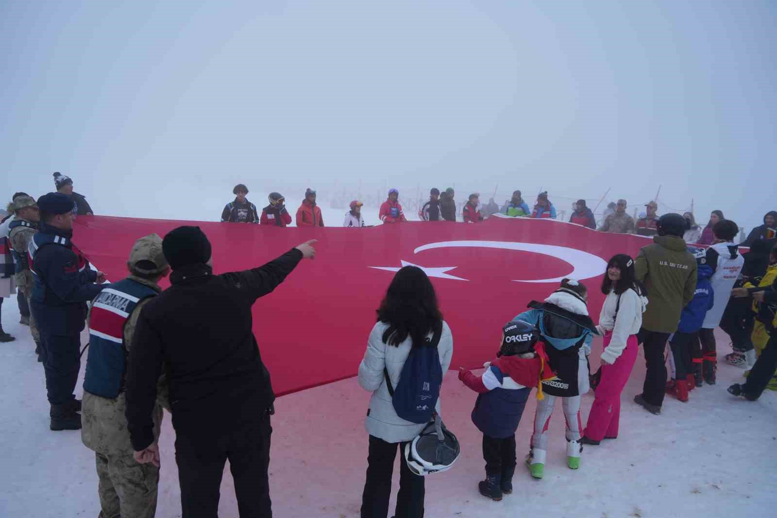 Kayak merkezinde sis g&ouml;rsel ş&ouml;len oluşturdu
