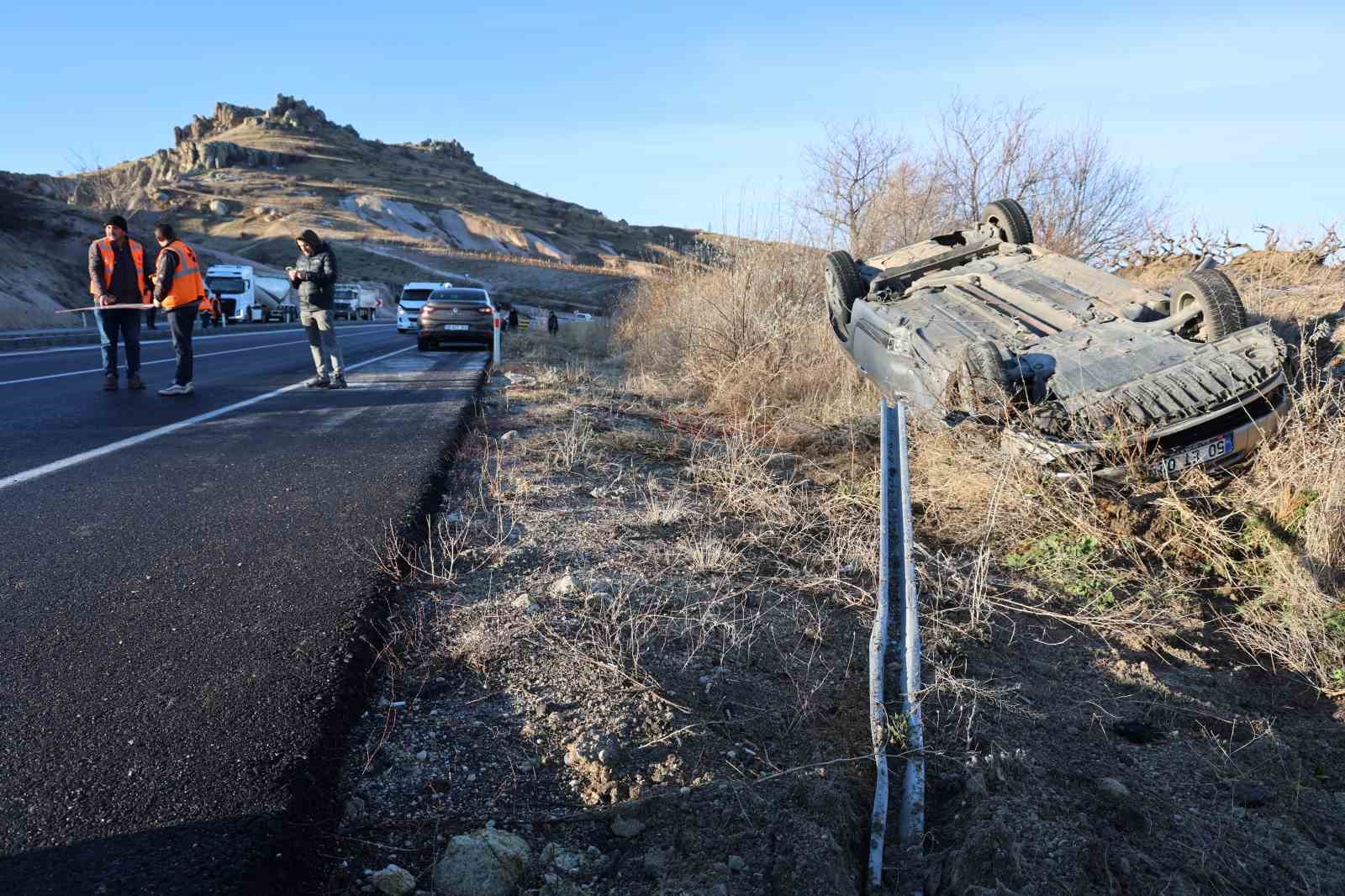Yol buzlandı, kazalar art arda geldi
