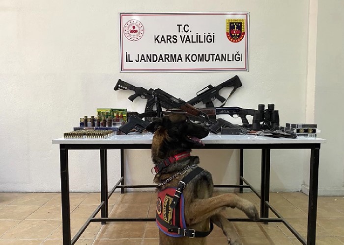 Kars’ta jandarmadan silah mühimmat kaçakçılığı operasyonu