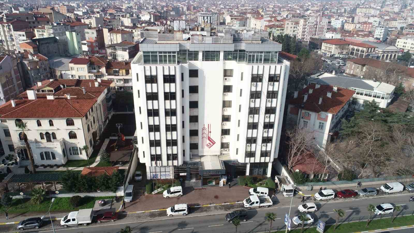 Karesi ve Altıeylül belediye binaları yıkılıyor