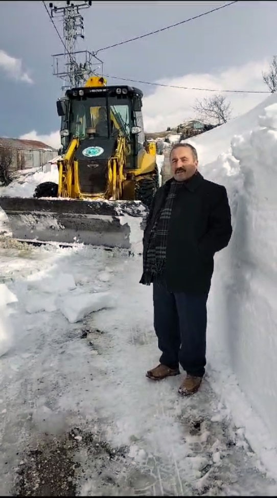 Giresun’da yayla yollarındaki karla mücadele çalışmaları dronla görüntülendi
