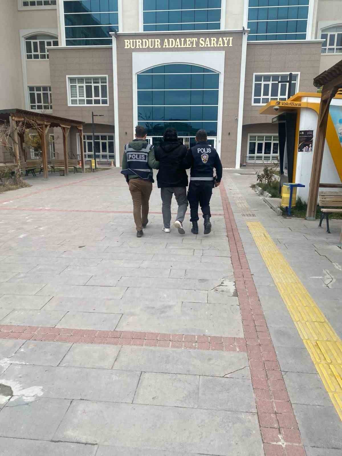 Burdur’da 15 yıl kesinleşmiş hapis cezasıyla aranan hırsız  yakalandı