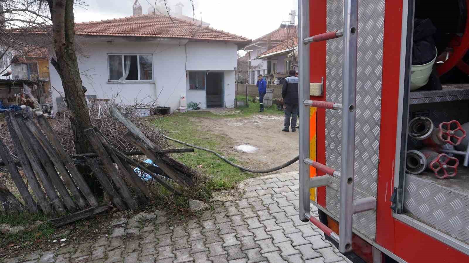 Burdur’da sobadan çıkan yangında evde maddi hasar oluştu