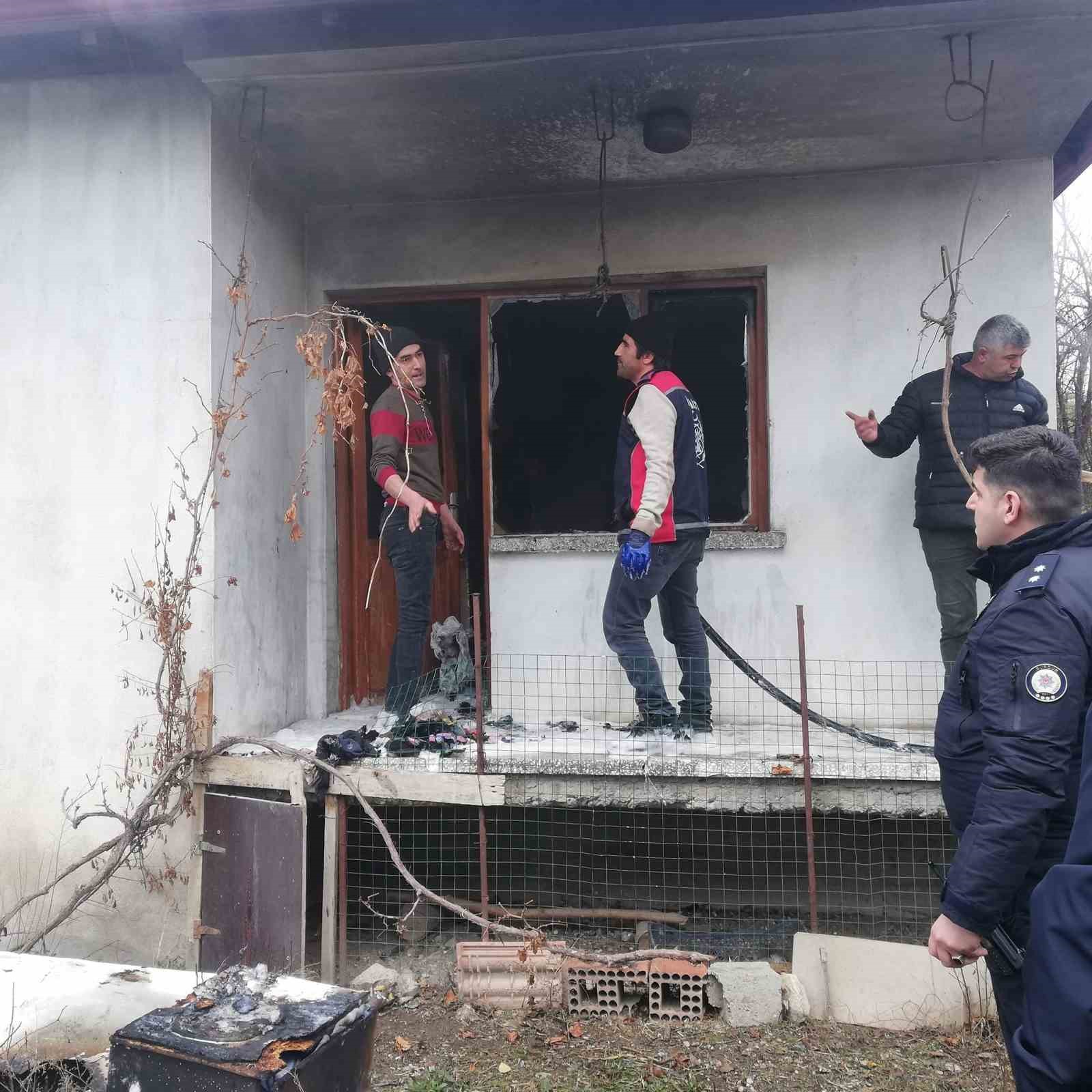 Burdur&rsquo;da sobadan &ccedil;ıkan yangında evde maddi hasar oluştu
