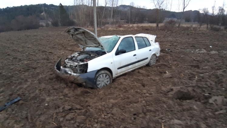 Yoldan çıkan otomobil defalarca takla atarak hurdaya döndü: 2 yaralı
