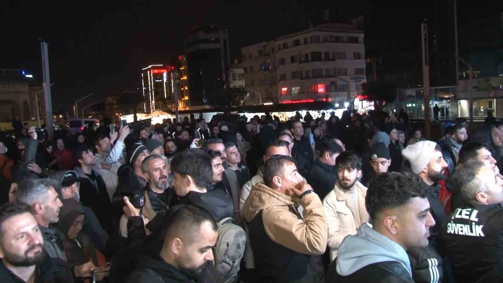 Türkiye’nin uzay yolculuğu başladı: İstanbullular Taksim Meydanı’nda canlı izledi