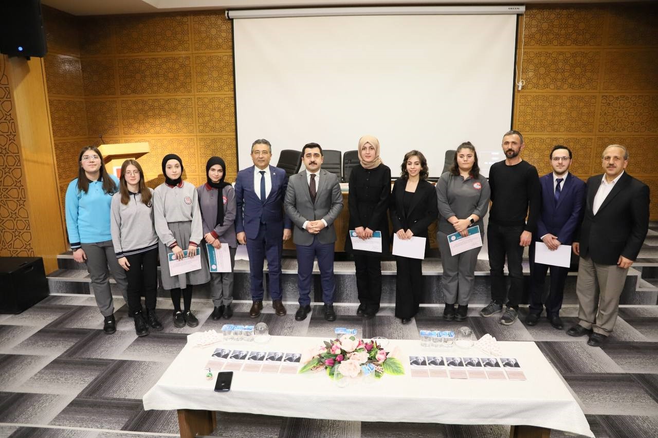 Bayburt Anadolu Mektebi öğrencileri Tarık Buğra’yı anlattı
