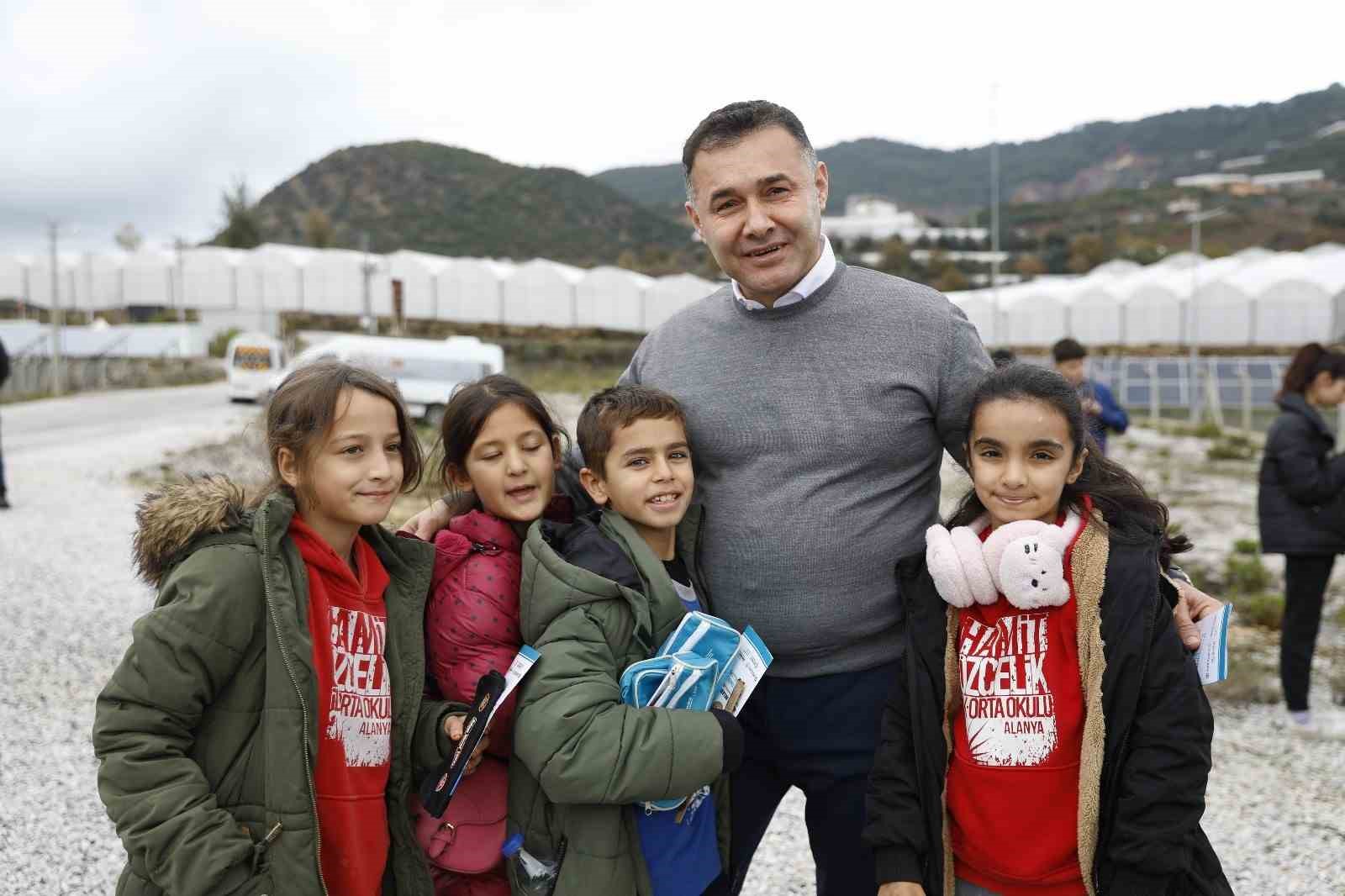 Alanya Belediyesi Güneş Enerji Santrali öğrencileri ağırladı
