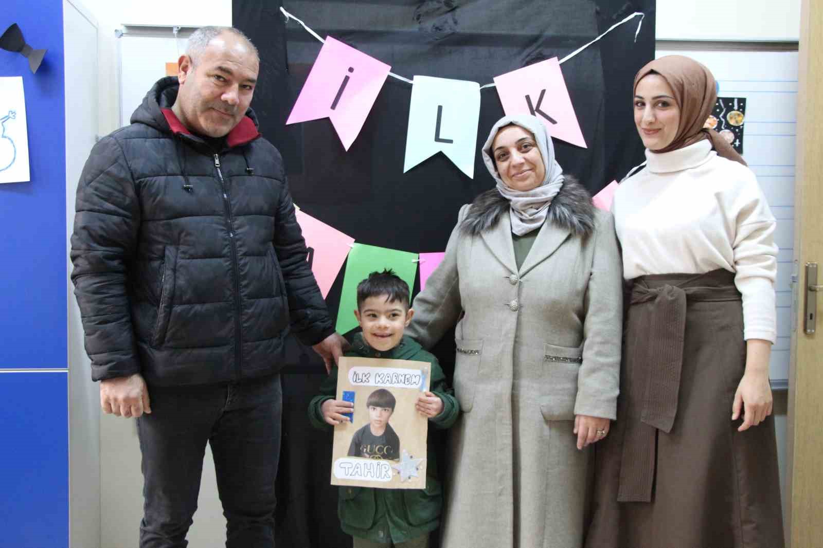 &Ouml;zel &ouml;ğrencilerin ilk karne heyecanı
