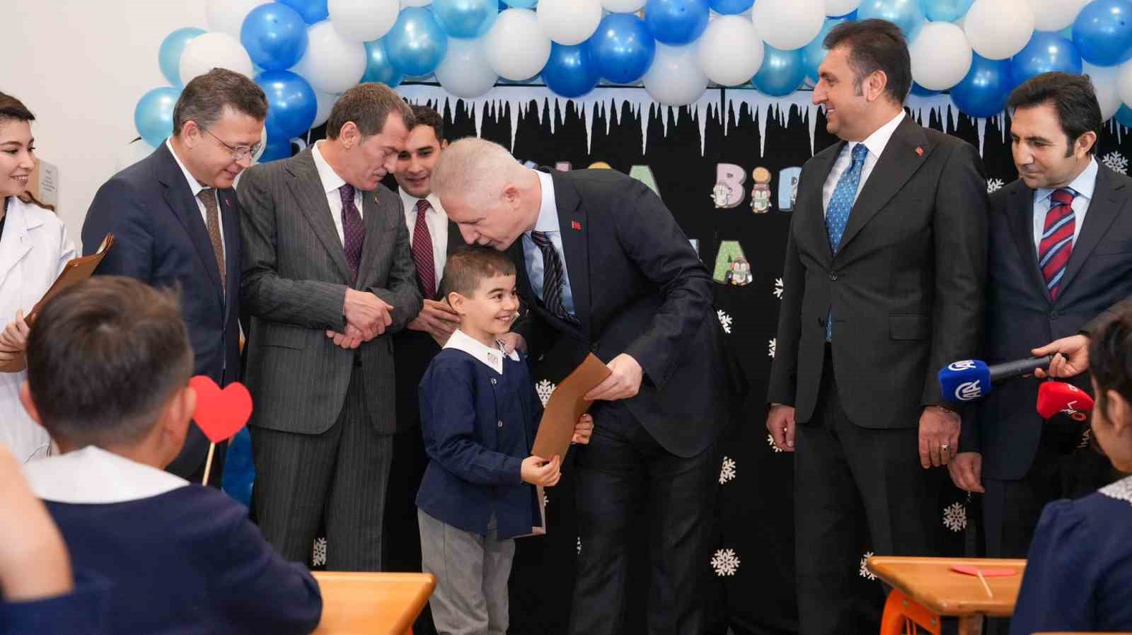 İstanbul’da 2 milyon 985 bin 983 öğrencilerin karne heyecanı