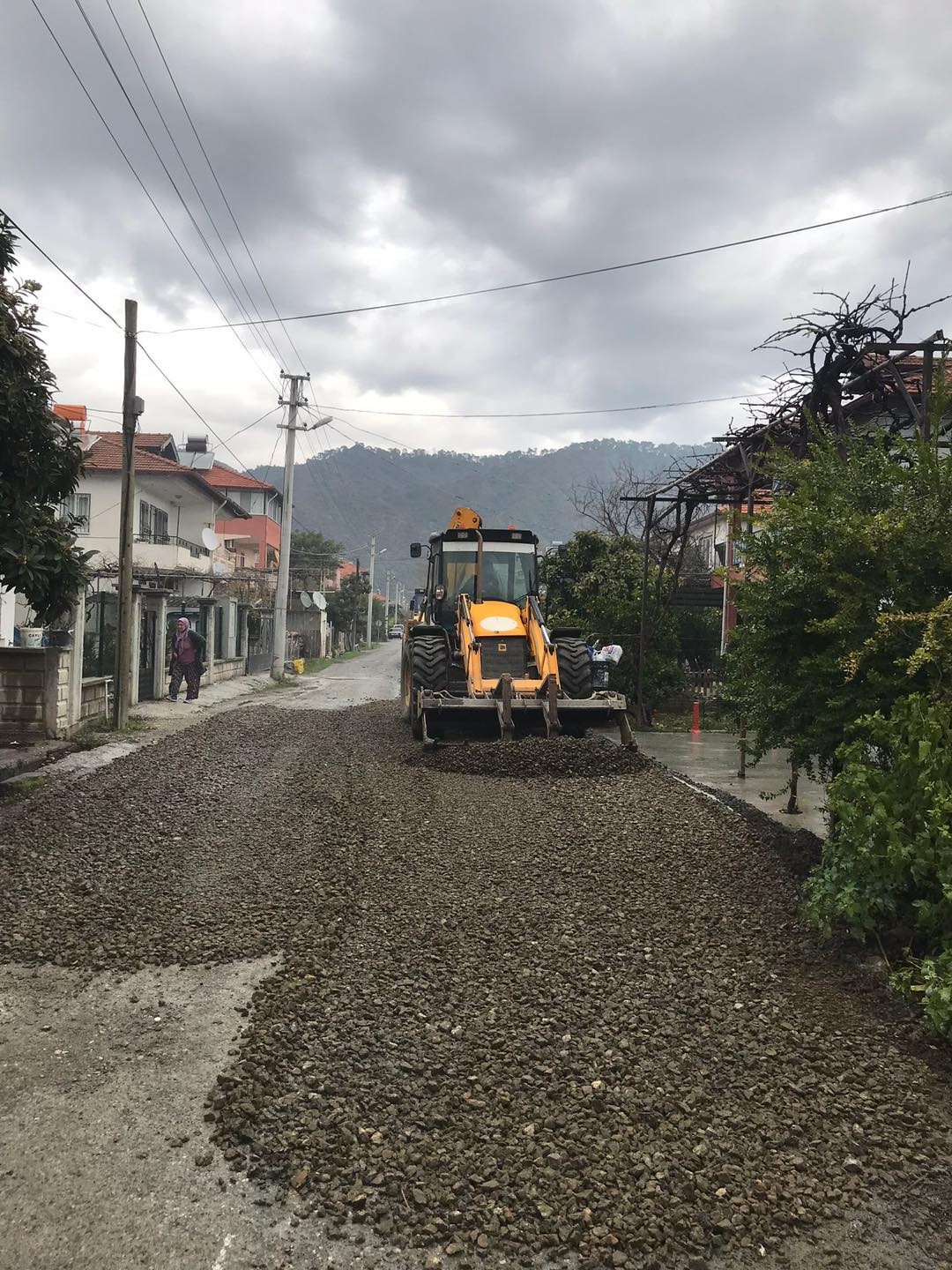 Ortaca’da yol bakım çalışmaları devam ediyor