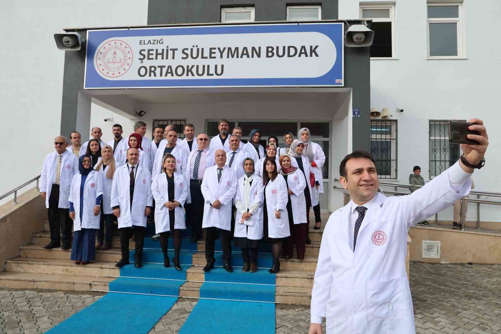 Elazığ&rsquo;da 133 bin &ouml;ğrenci karne heyecanı yaşadı
