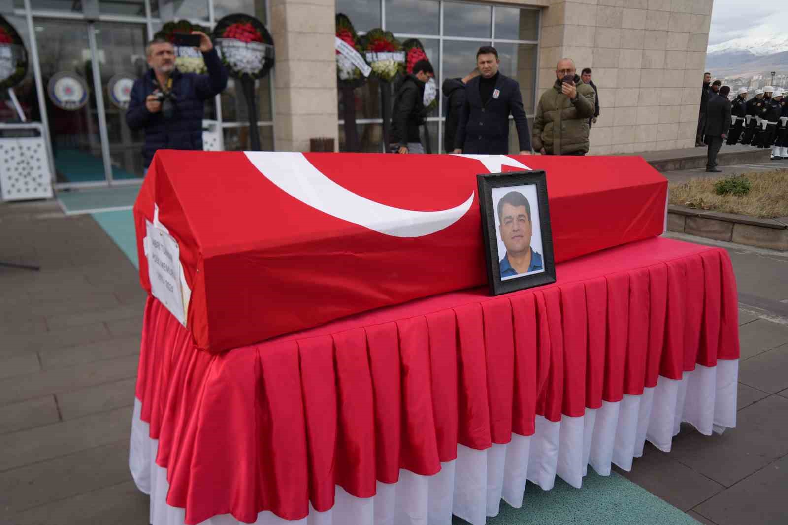 Niğde’deki trafik kazasında ölen polis memuru için tören düzenlendi