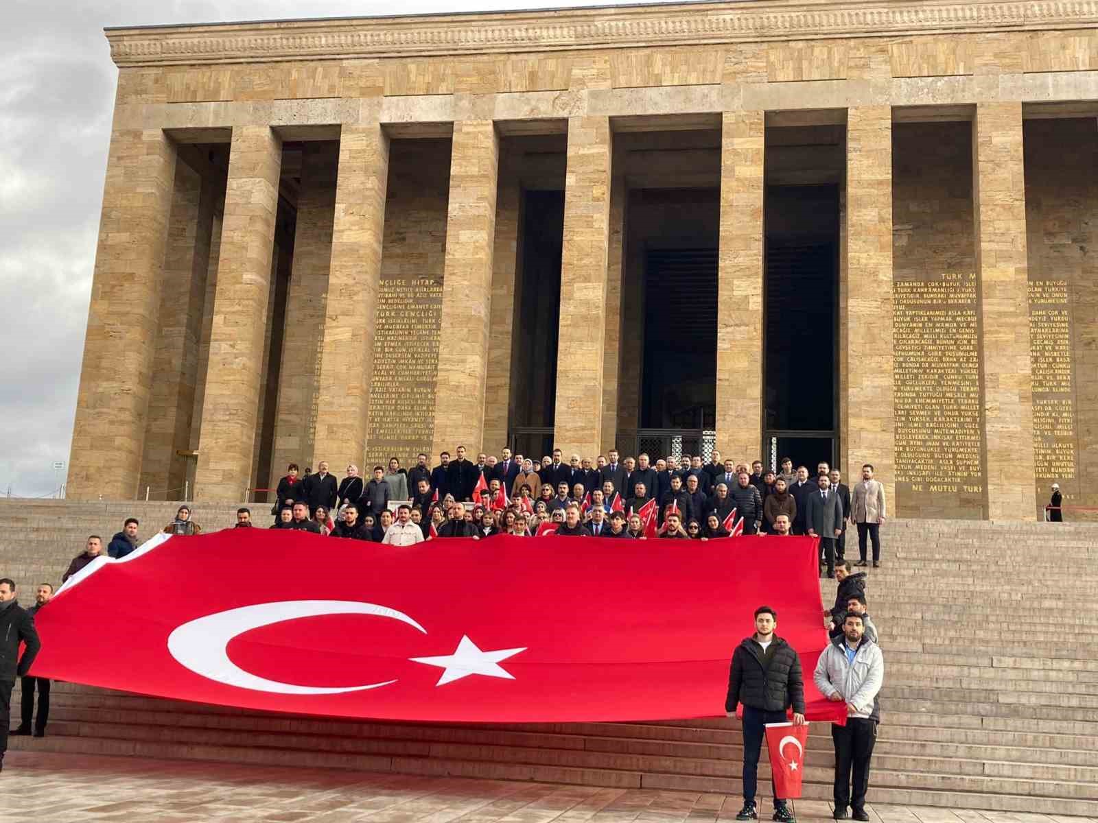 Cumhur İttifakı Ankara Büyükşehir Belediyesi Adayı Altınok’tan Anıtkabir’e ziyaret
