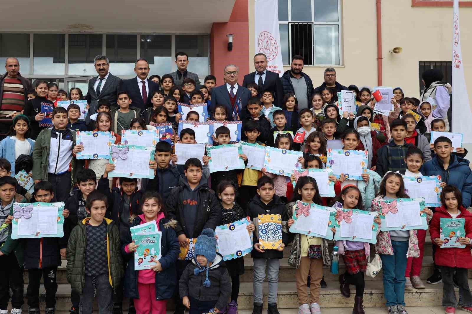 Diyarbakır’da 483 bin 360 öğrenci karne sevinci yaşadı