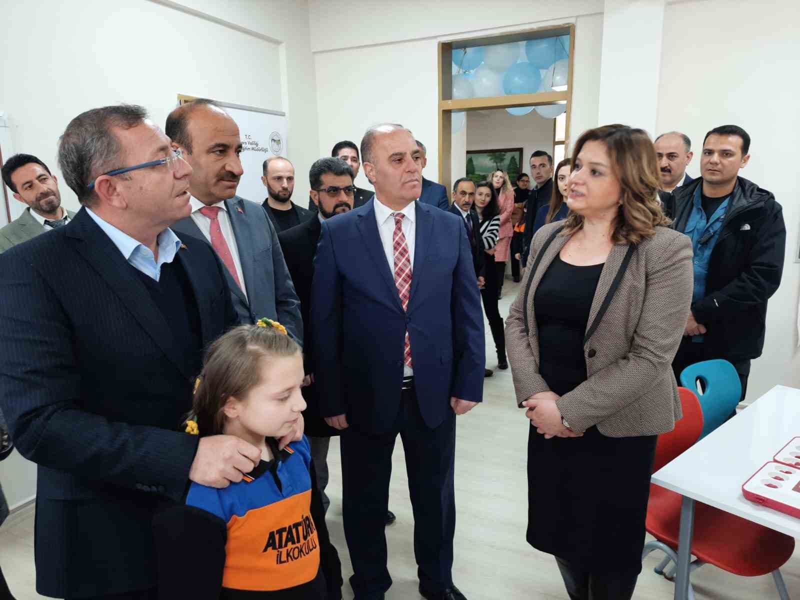 Karslı öğrenciler hem oynuyor hem de öğreniyor