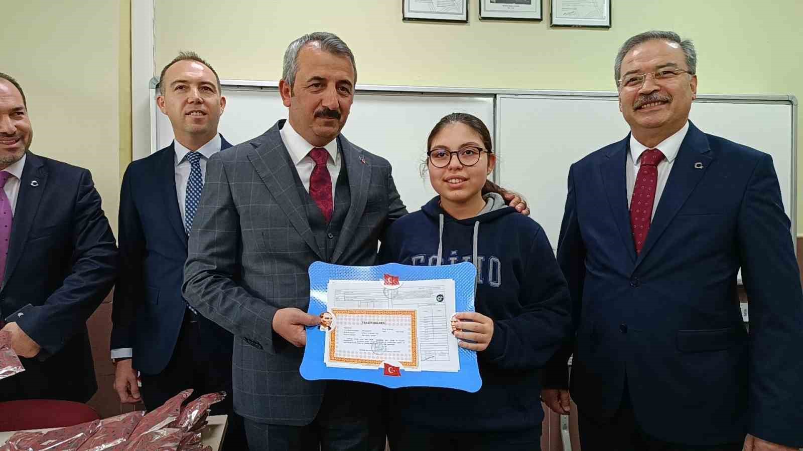 Edirne’de 56 bin 645 öğrenci karne heyecanı yaşadı