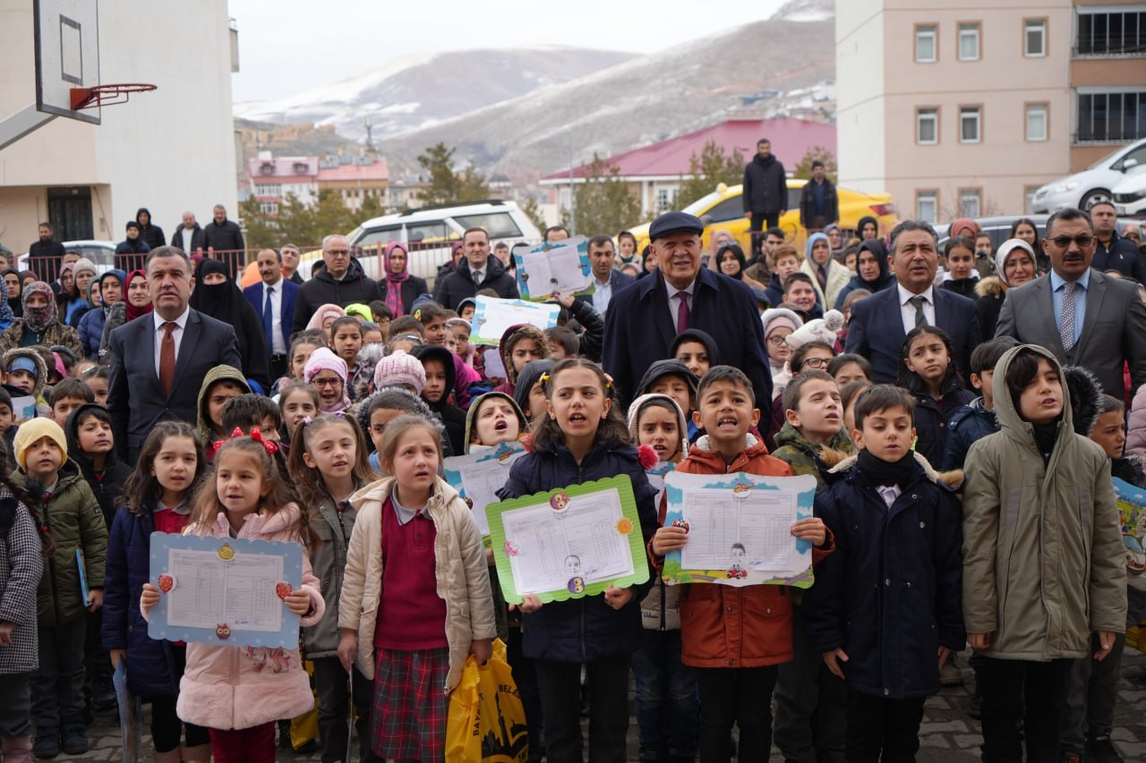 Bayburt’ta 14 bin 935 öğrenci karne sevinci yaşadı