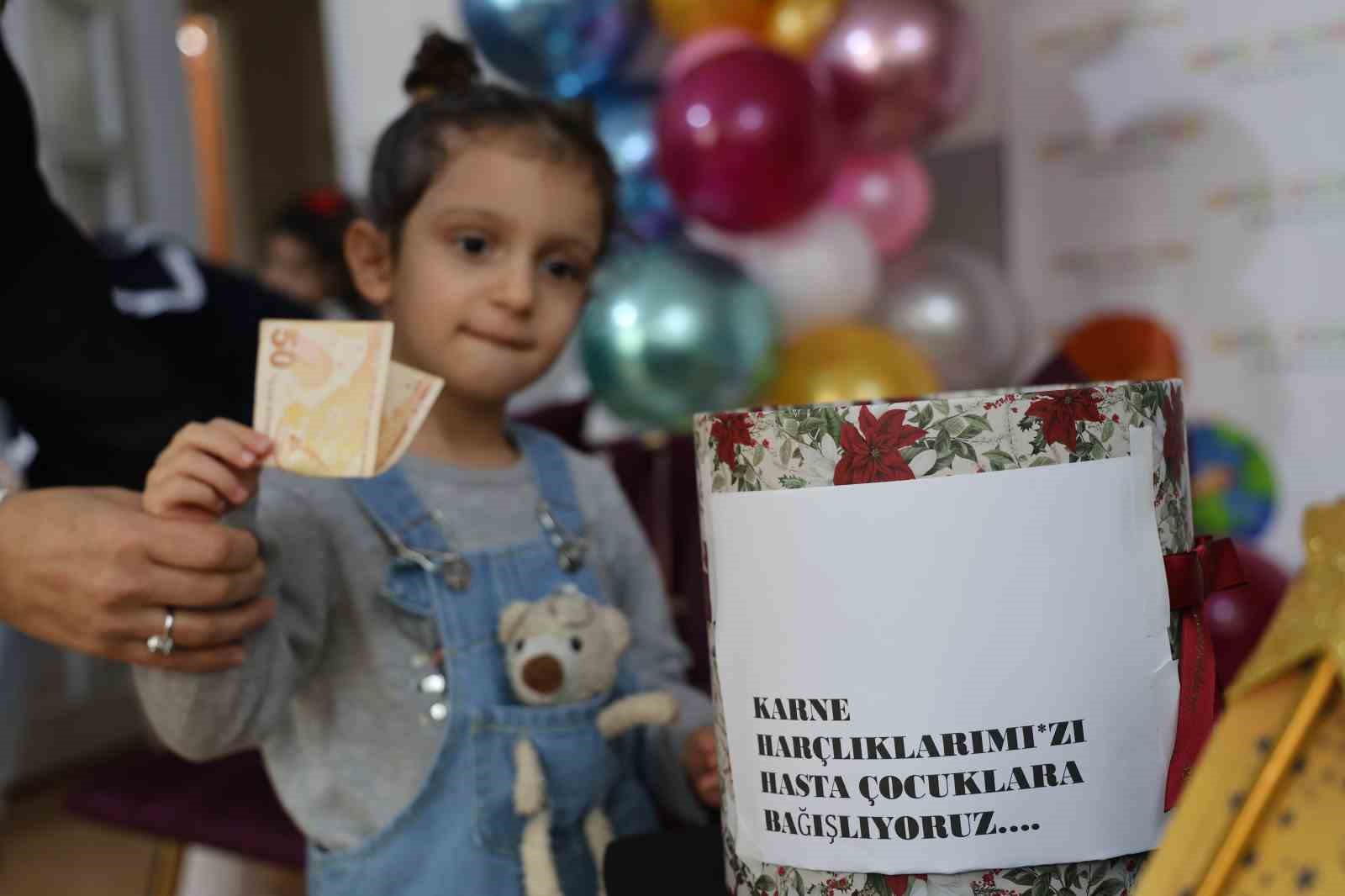 Karnelerini alan anaokulu öğrencileri, harçlıklarını hasta çocuklara bağışladı