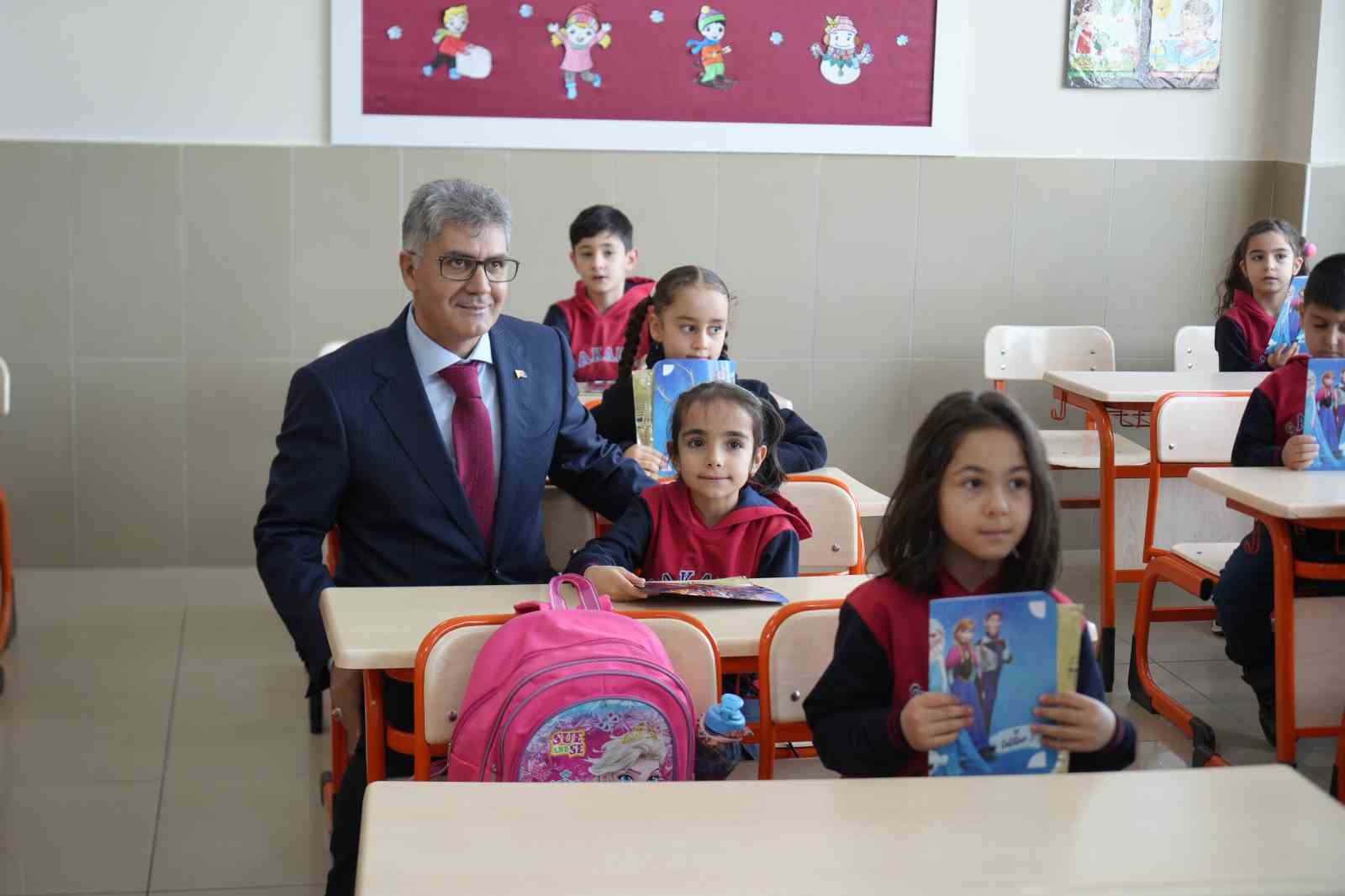 Niğde&rsquo;de 74 bin 283 &ouml;ğrenci karne heyecanı yaşadı
