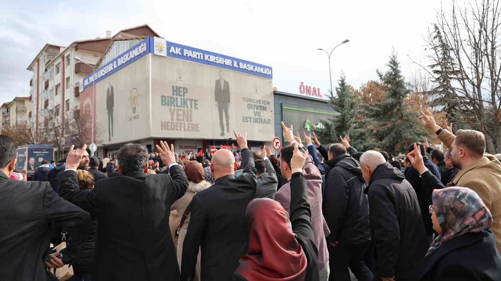 AK Parti Kırşehir Belediye Başkan Adayı Arslan, dualarla karşılandı