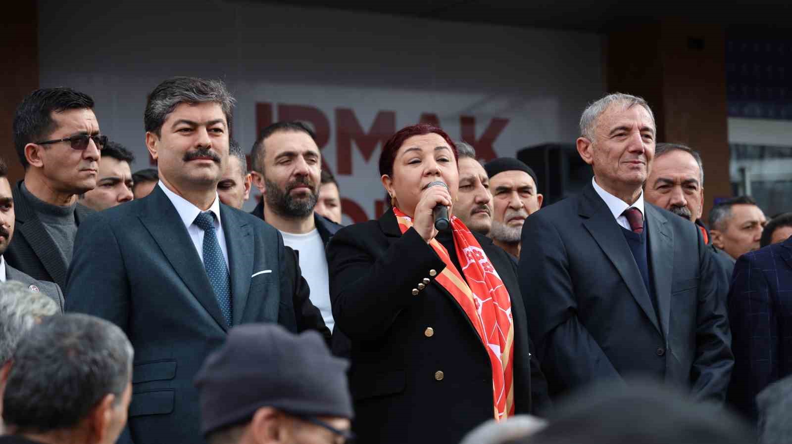 AK Parti Kırşehir Belediye Başkan Adayı Arslan, dualarla karşılandı
