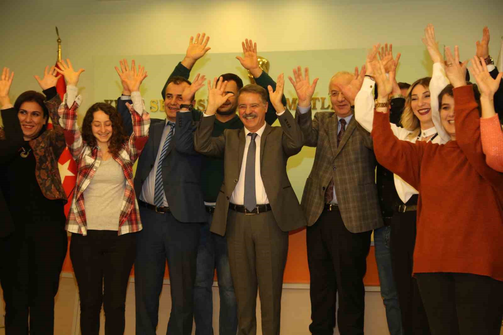 Atakum&rsquo;da işitme engelli bireylere terc&uuml;man desteği: Ayda 800 &ccedil;ağrı cevaplanıyor
