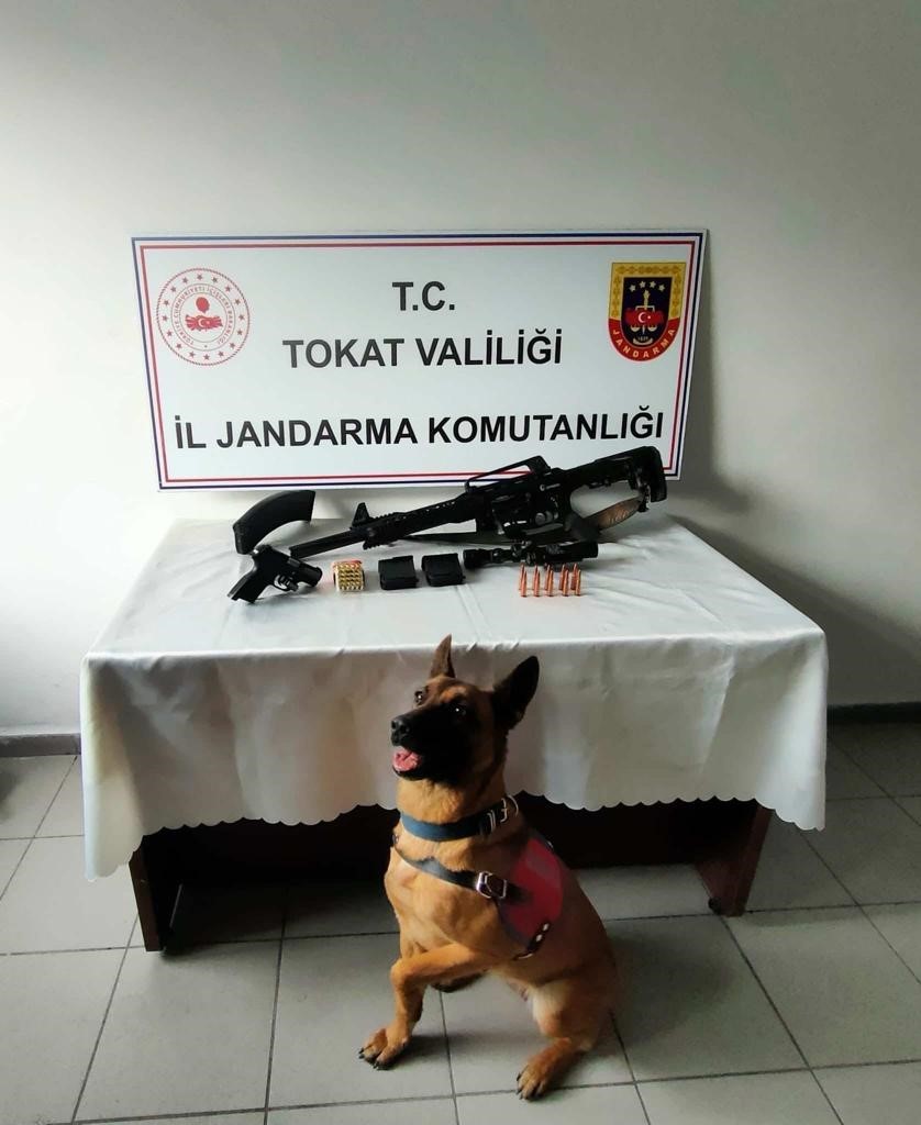 Tokat Jandarma Komutanlığından silah ve uyuşturucu operasyonu