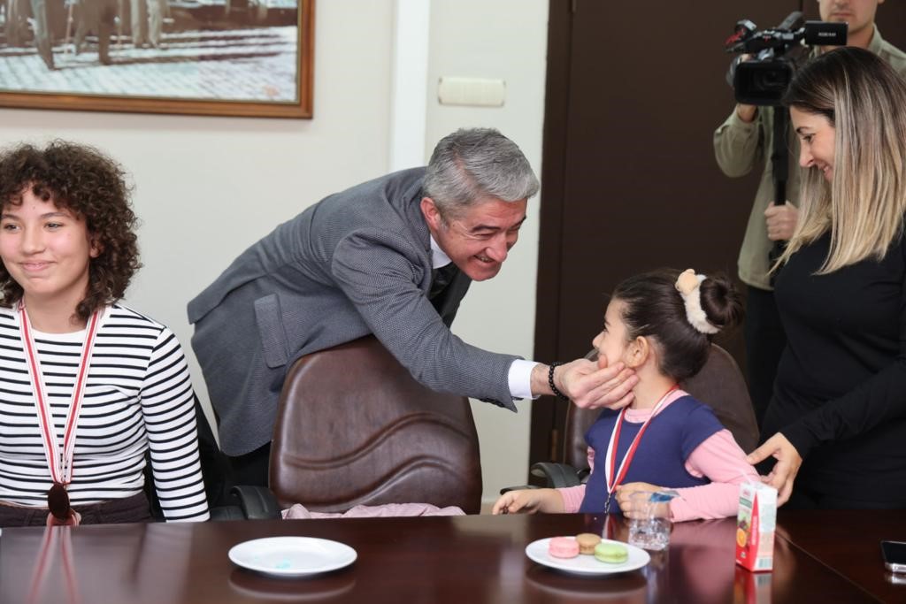 Başkan Oktay şampiyon dansçıları ağırladı