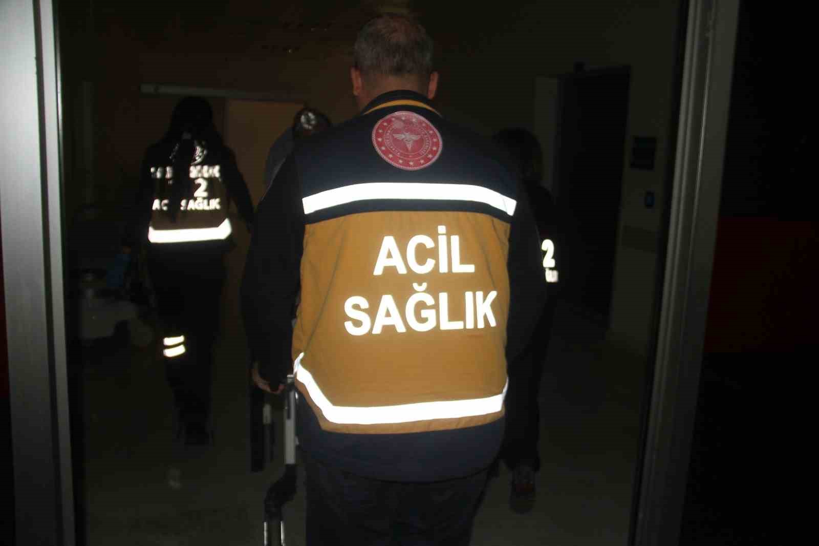Genç kızların kavgası kanlı bitti: 1 yaralıundefined