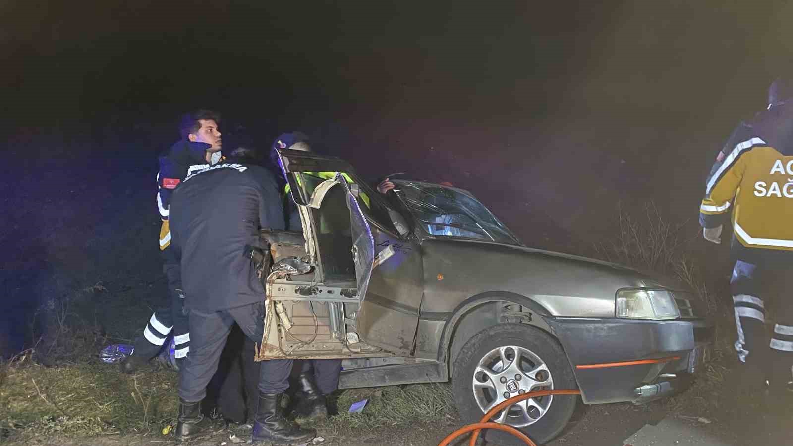 Otomobil ile işci servisi çarpıştı: 7 yaralı