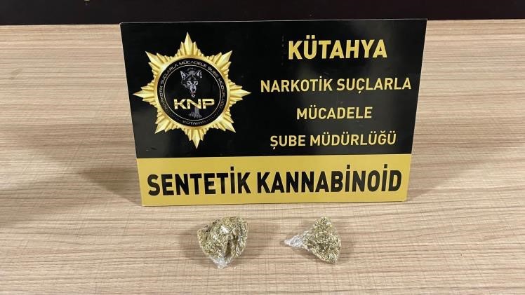 Kütahya’da bir araçta uyuşturucu ele geçirildi