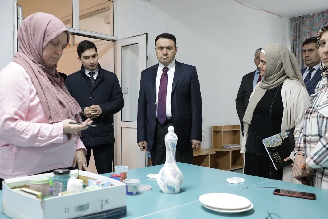 Kütahya Valisi Işın Aile Destek Eğitim Merkezini ziyaret etti