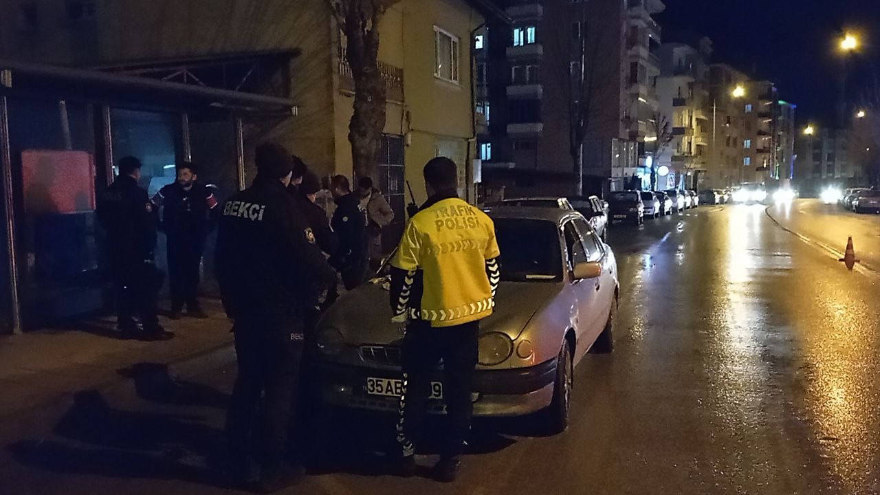Uygulama noktasında durdurulan araçtan uyuşturucu madde çıktı: 3 gözaltı