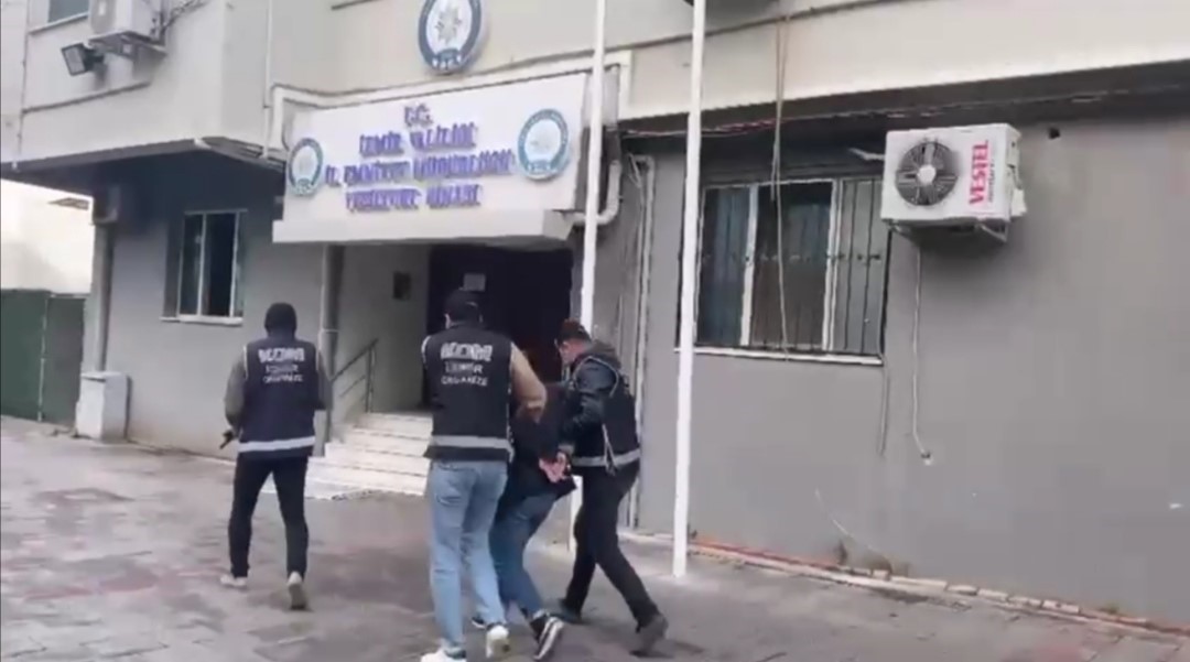 İnterpol tarafından aranıyordu: Kazakistan uyruklu şüpheli İzmir’de yakalandı