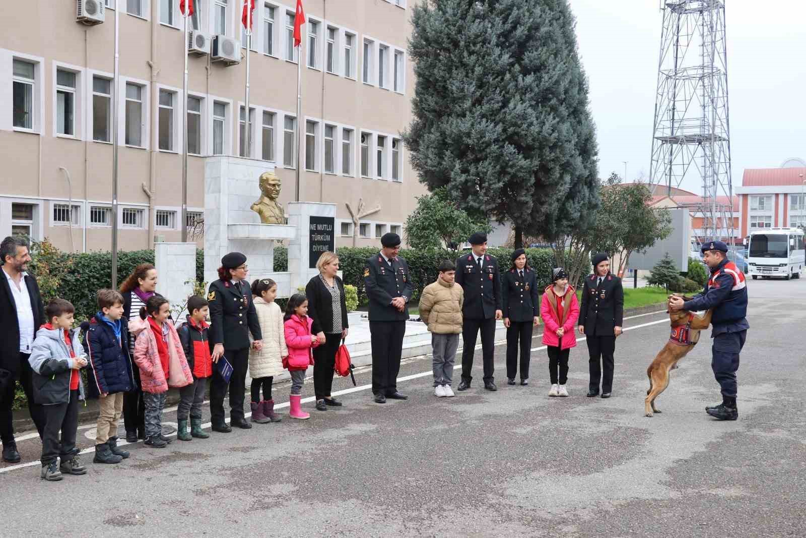 Çocuklar İl Jandarma Komutanlığı’na misafir oldu
