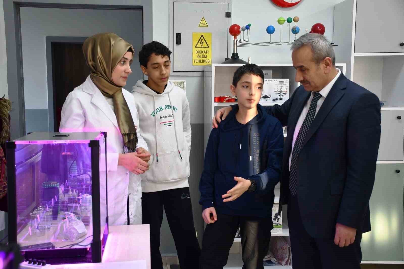 &Ouml;ğrenciler uzayda gıda &uuml;r&uuml;nleri yetiştirme deneylerini s&uuml;rd&uuml;r&uuml;yor
