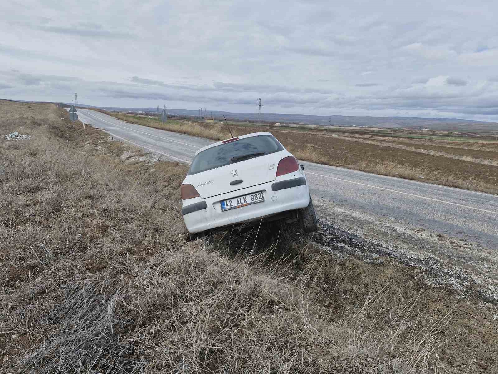 Kontrolden &ccedil;ıkan otomobil takla attı: 3 yaralı
