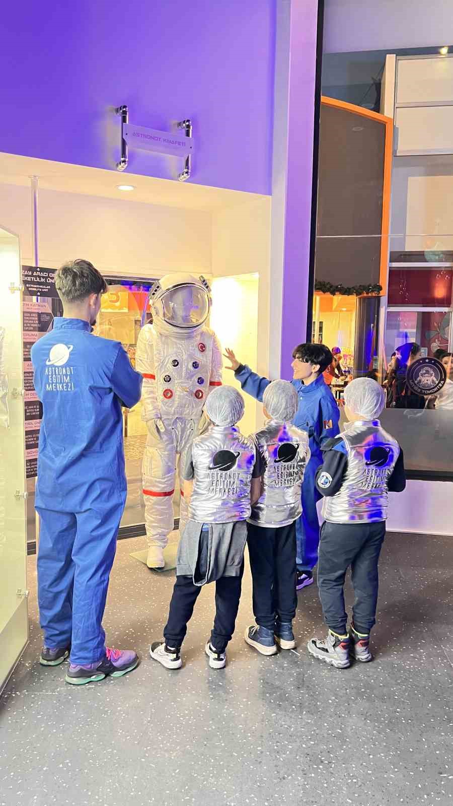 KidZania İstanbul, uzay meraklısı çocukları Astronot Eğitim Merkezi’nde ağırlıyor
