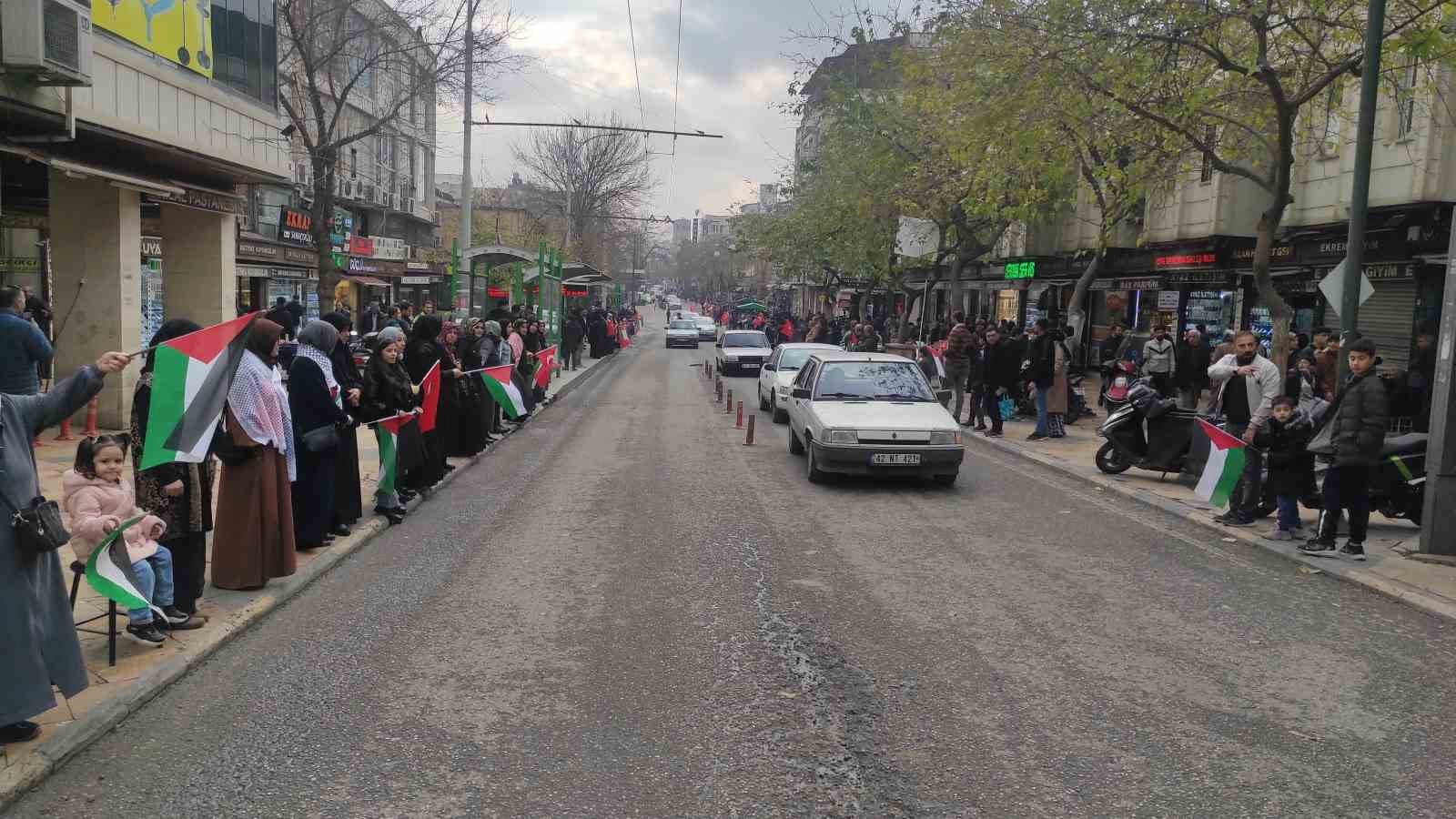 Şanlıurfa&rsquo;da Gazze i&ccedil;in insan zinciri oluşturuldu
