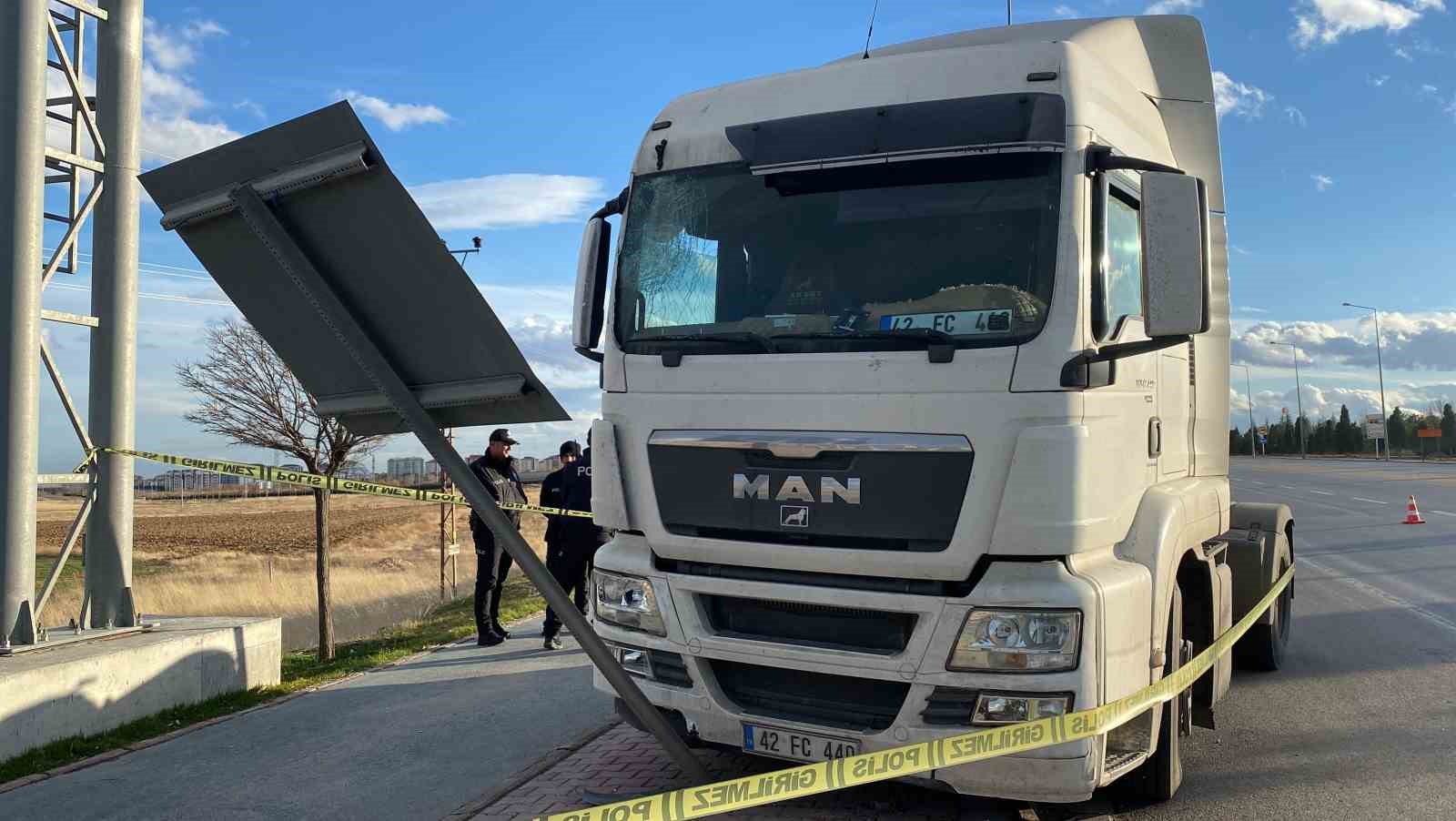 Konya’da başına levha çarpan tır sürücüsü hayatını kaybetti