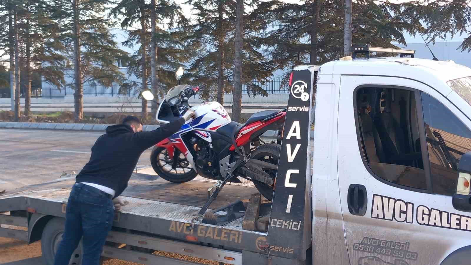 Kaza yapan motosikletli 130 metre sürüklendi