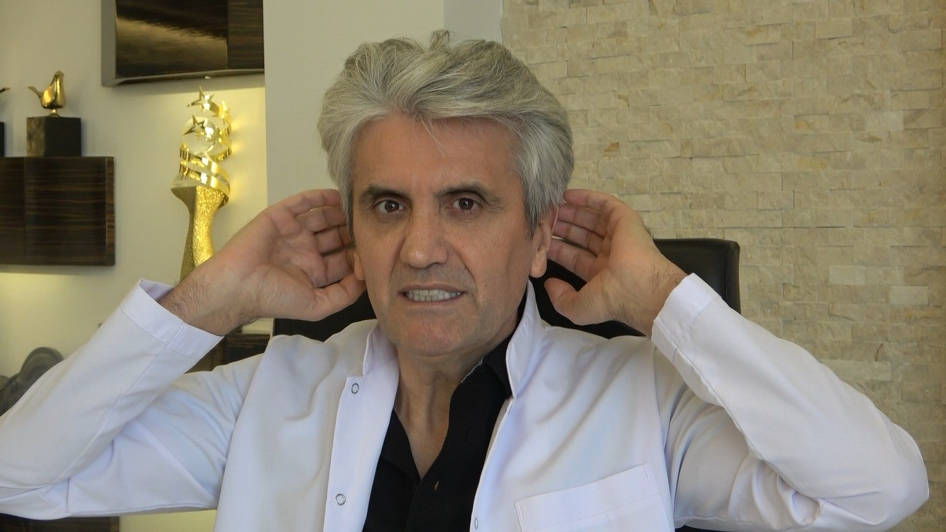 Ünlü estetikçi uyardı: "6-7 yaş döneminde kepçe kulak ameliyatı yapılmalı"