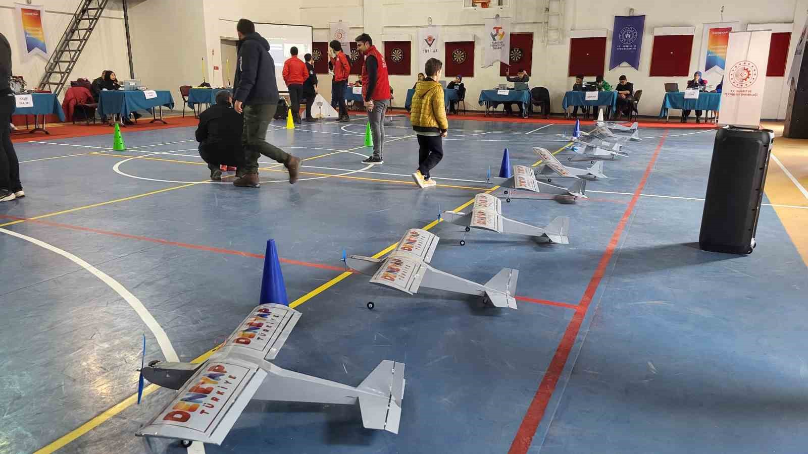 Adıyaman&rsquo;da "Havacılık ve Uzay Proje Şenliği" d&uuml;zenlendi
