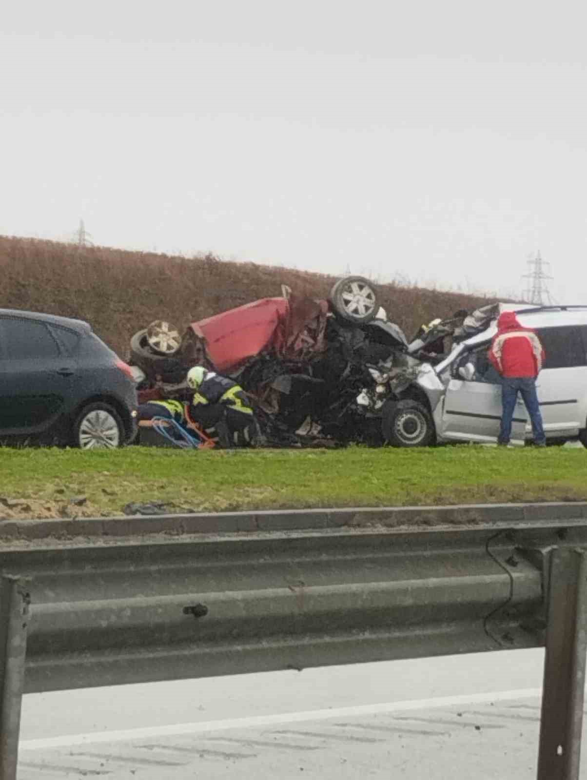 Kırklareli&rsquo;nde feci kaza: 2 &ouml;l&uuml;, 1 yaralı 