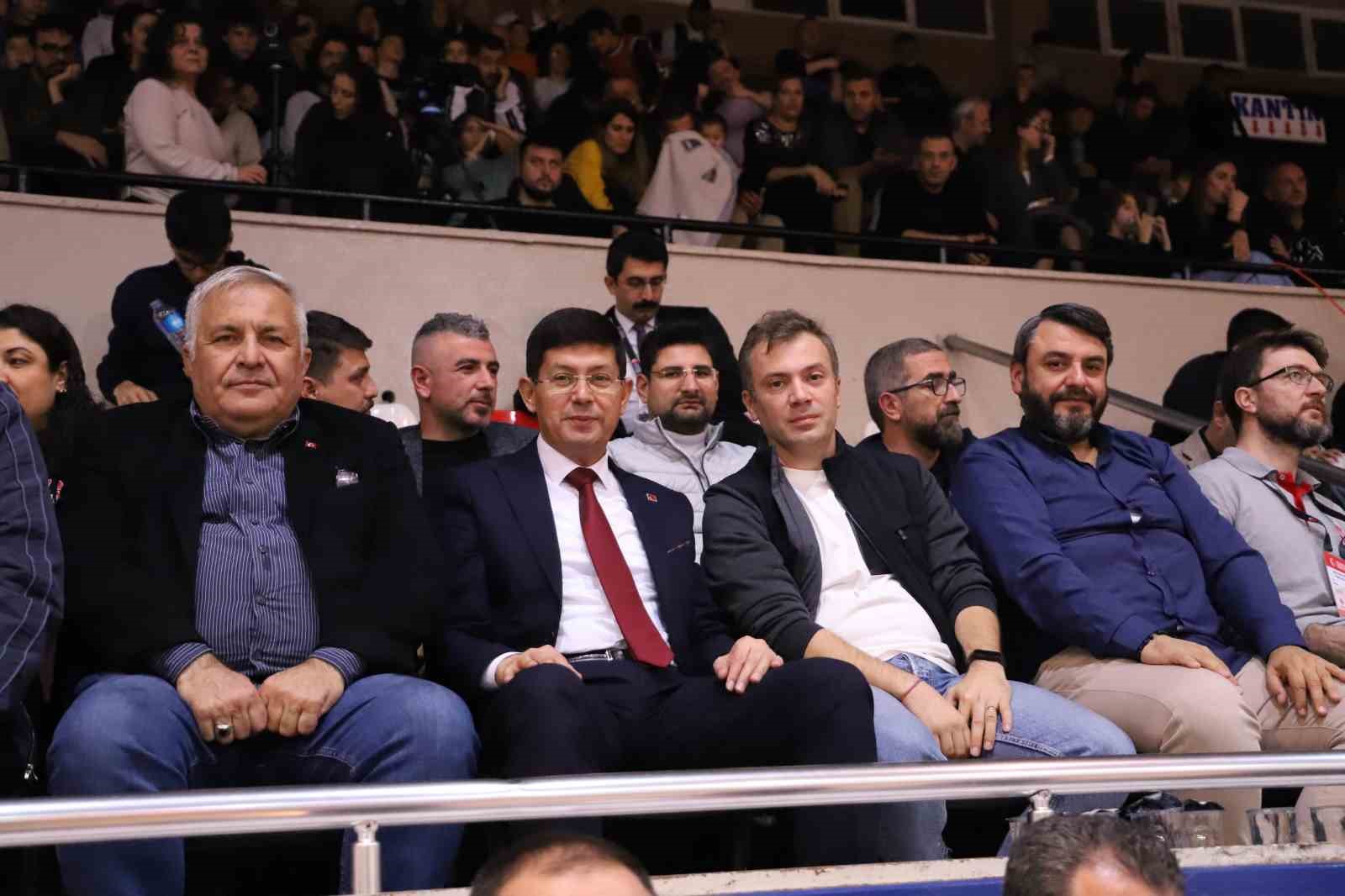 Nazilli Belediyespor Basketbol Takımı parkeden galibiyet ile ayrıldı