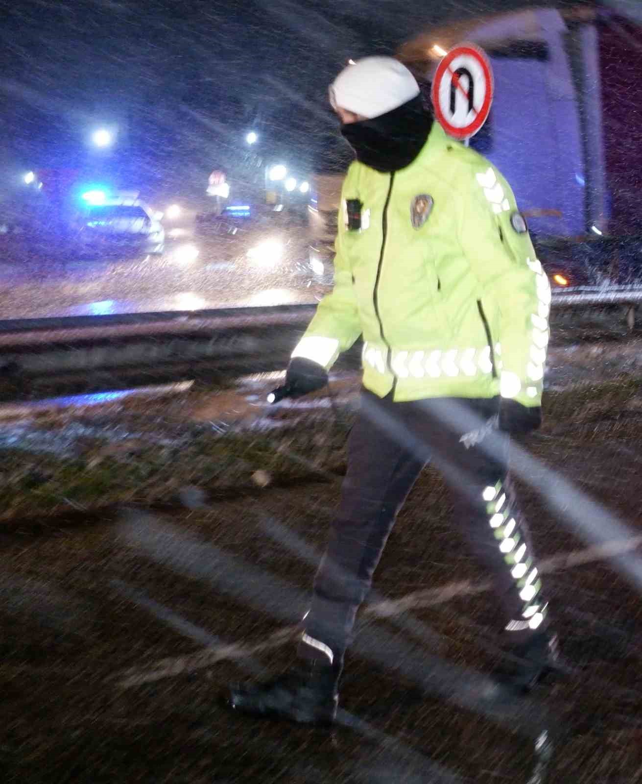 Kar yağışı Balkanlar’dan yurda girdi: Göz gözü görmüyor
